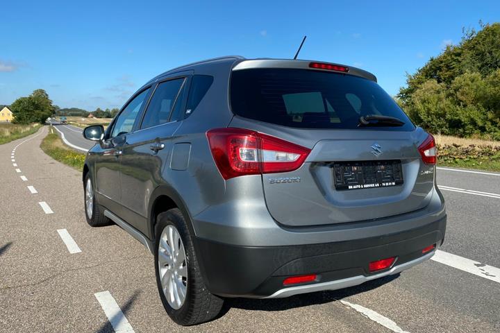 Grå Suzuki S-Cross fra 2017