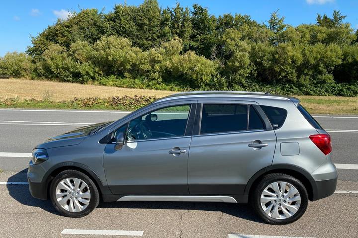 Grå Suzuki S-Cross fra 2017