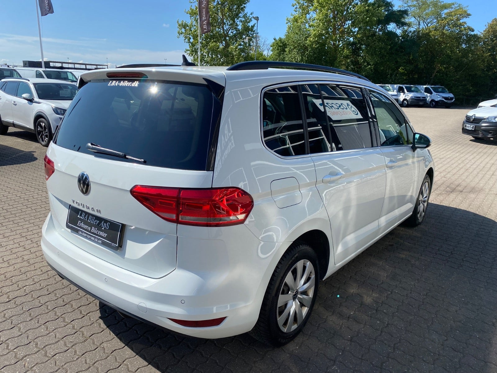 Hvid VW Touran fra 2023