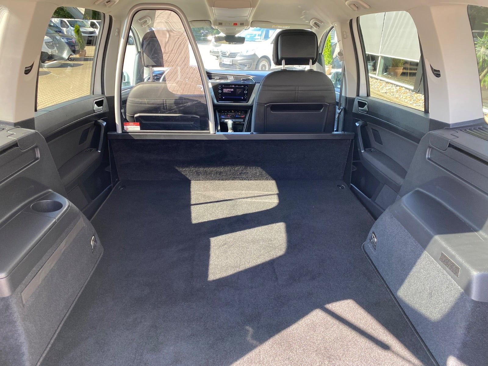 Hvid VW Touran fra 2023