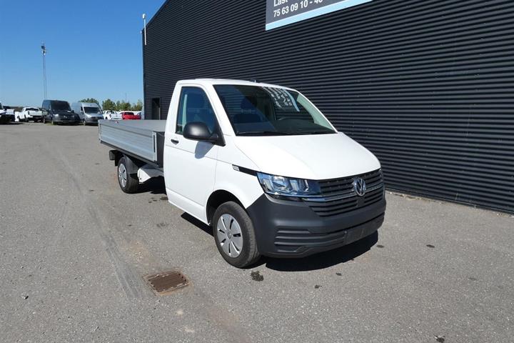 Hvid VW Transporter fra 2024