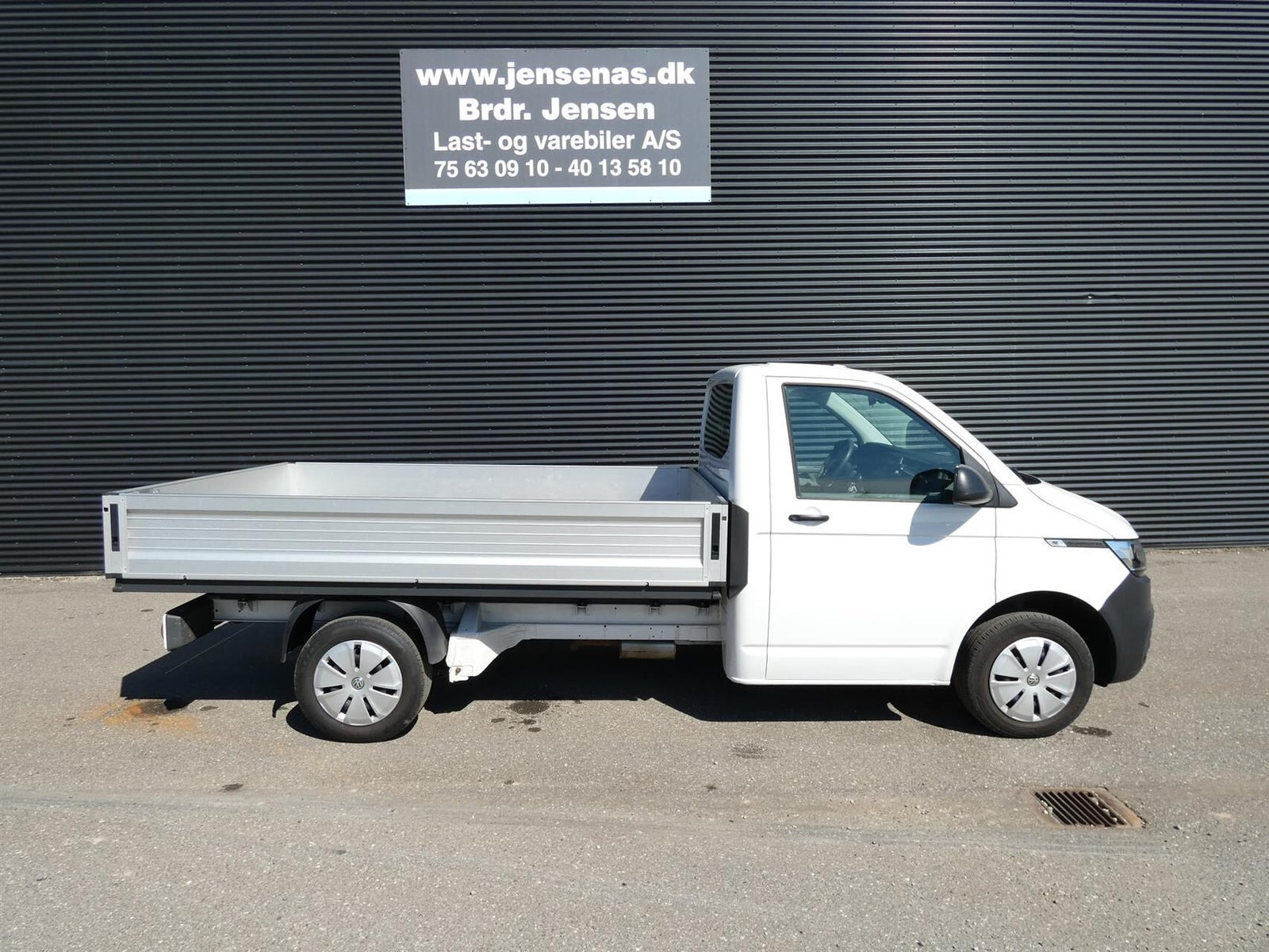 Hvid VW Transporter fra 2024