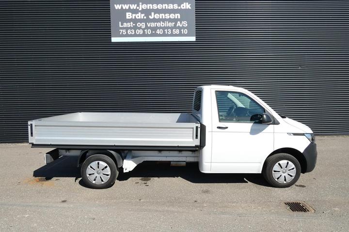 Hvid VW Transporter fra 2024