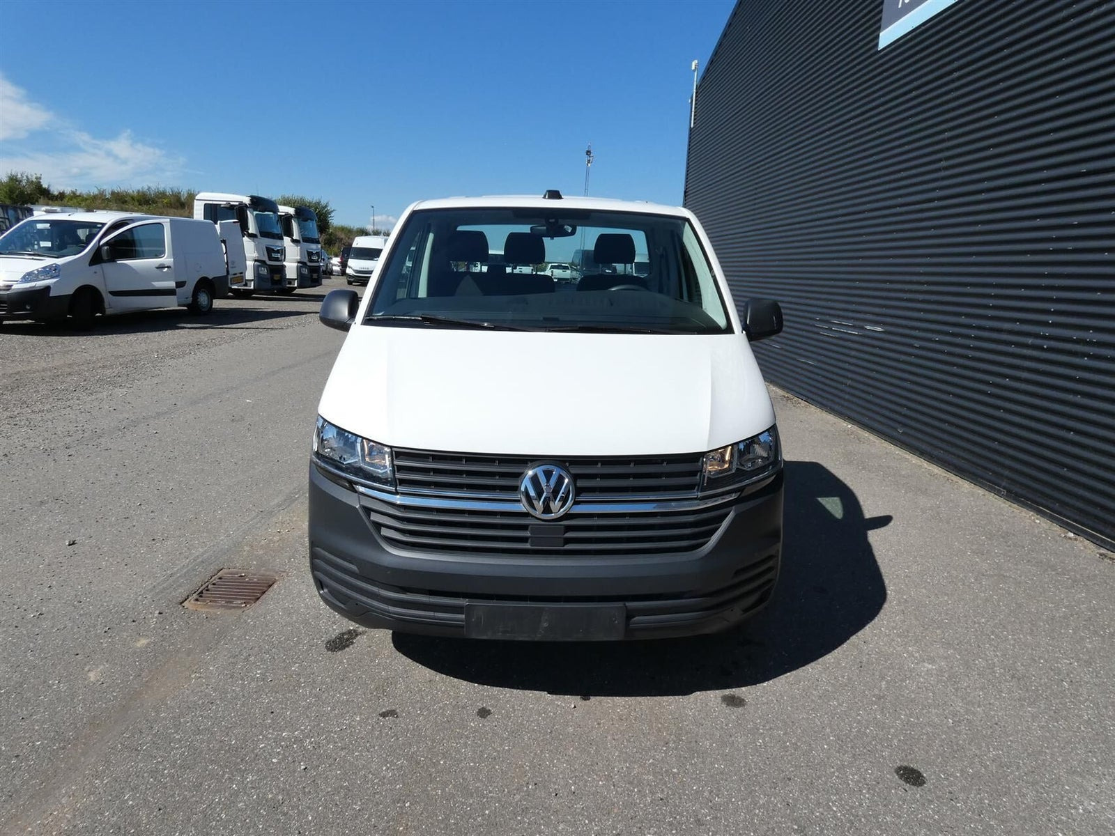 Hvid VW Transporter fra 2024
