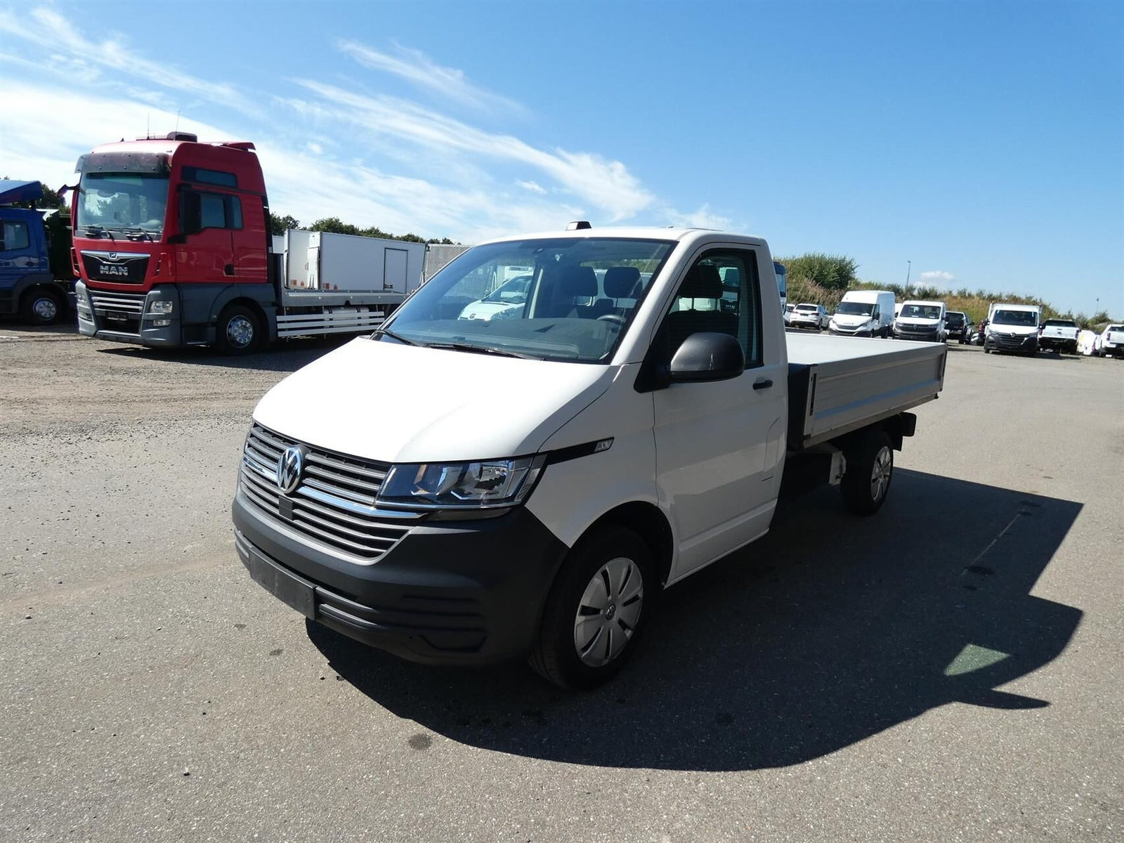 Hvid VW Transporter fra 2024
