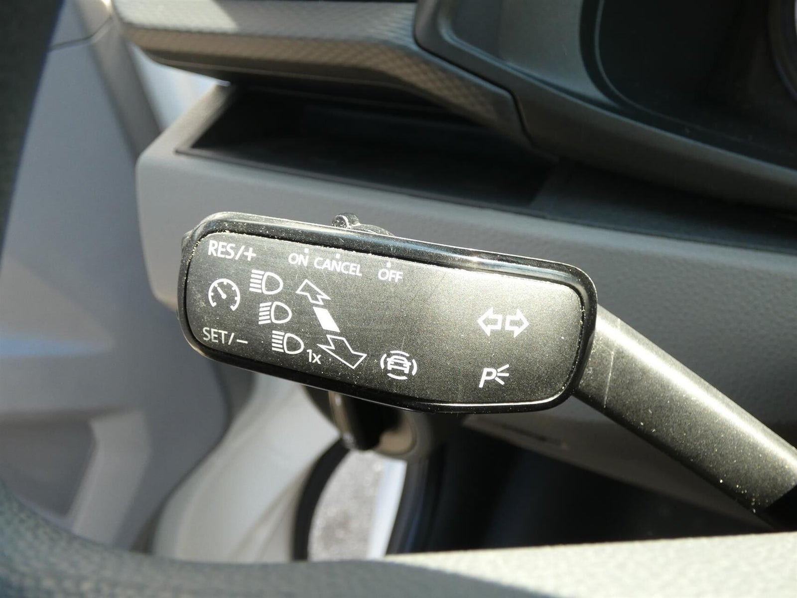 Hvid VW Transporter fra 2024