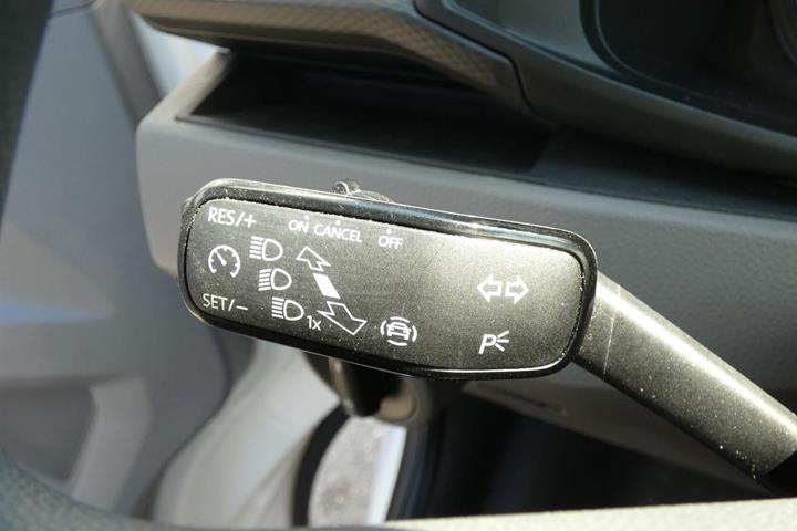 Hvid VW Transporter fra 2024