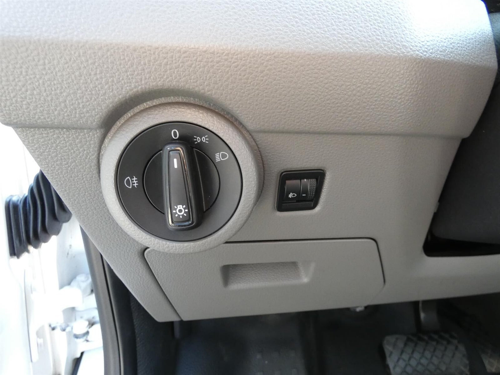 Hvid VW Transporter fra 2024