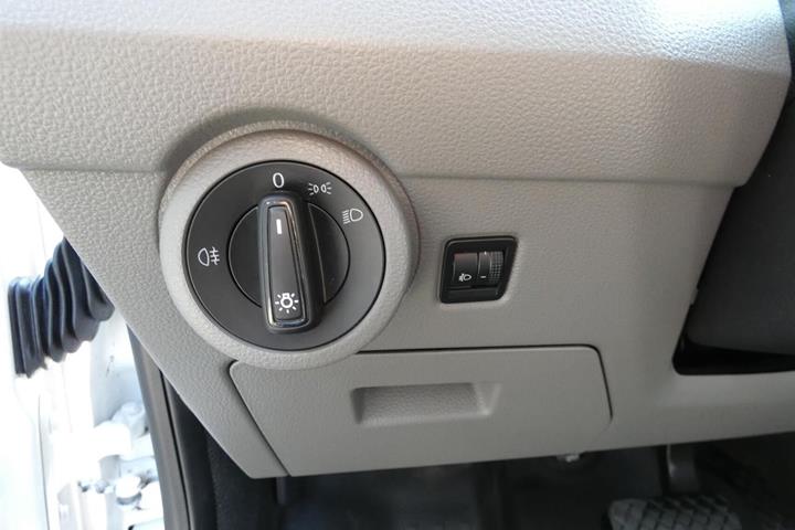 Hvid VW Transporter fra 2024