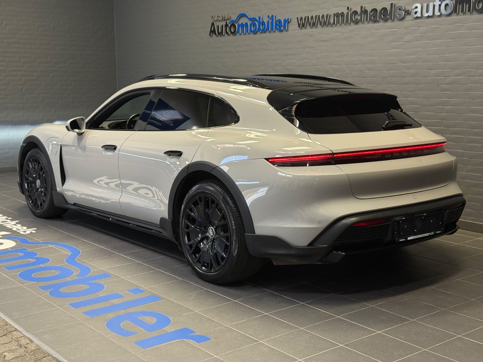 Grå Porsche Taycan 4 fra 2022