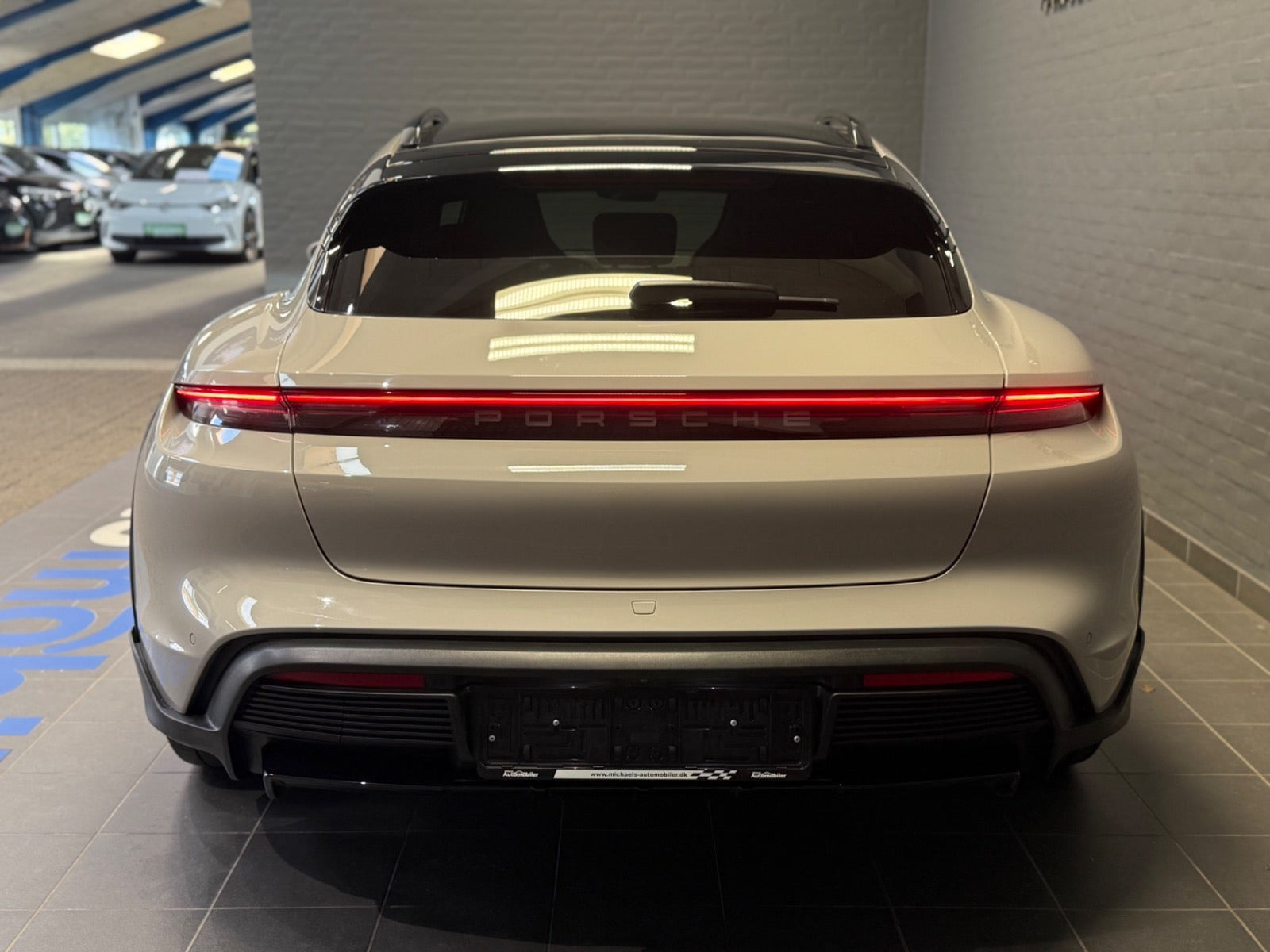 Grå Porsche Taycan 4 fra 2022