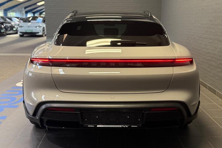 Grå Porsche Taycan 4 fra 2022