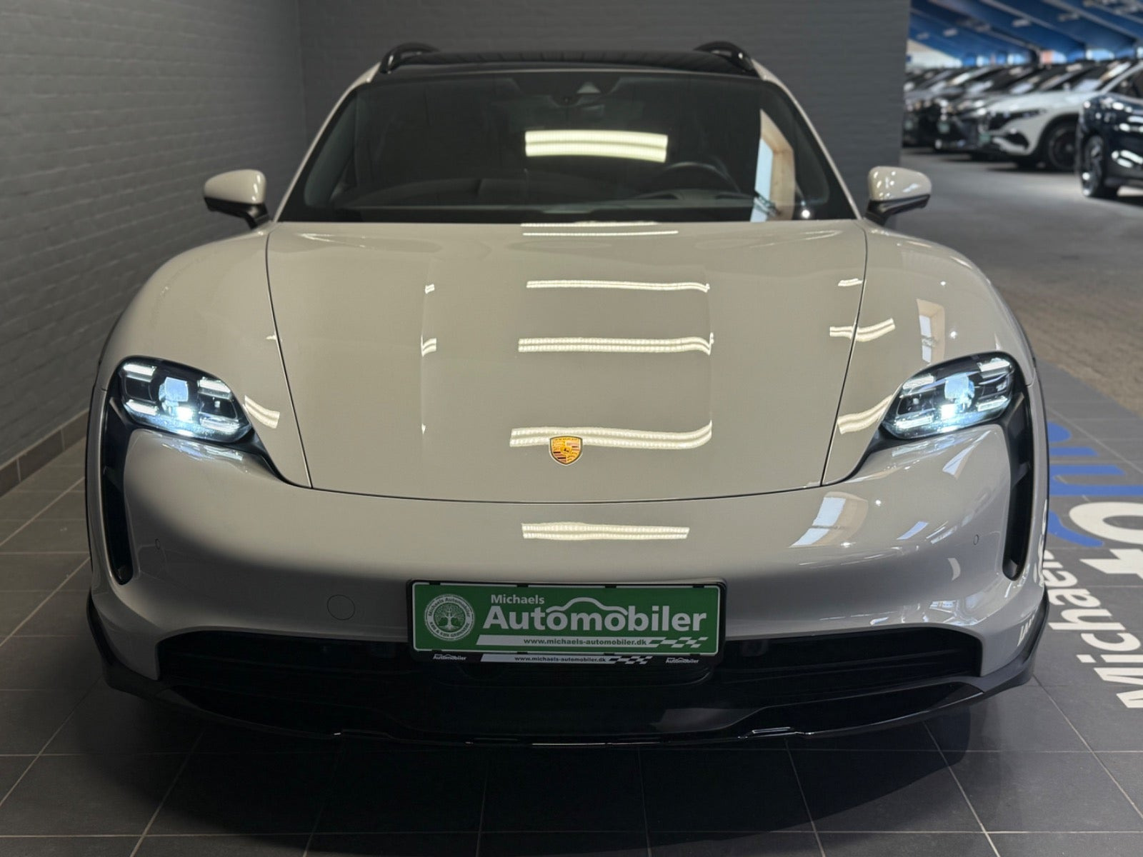 Grå Porsche Taycan 4 fra 2022
