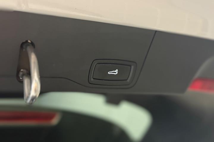 Grå Porsche Taycan 4 fra 2022