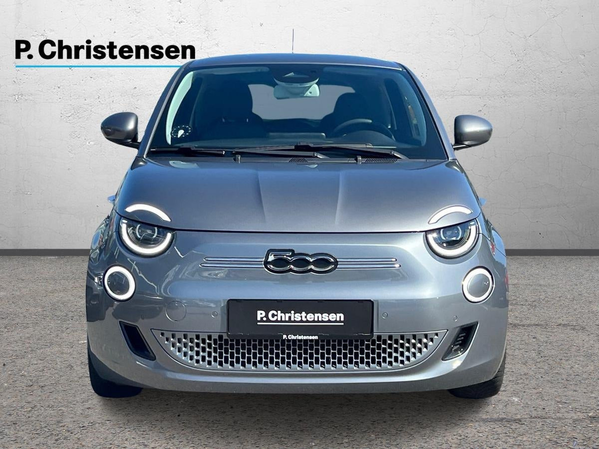 Grå Fiat 500e fra 2021