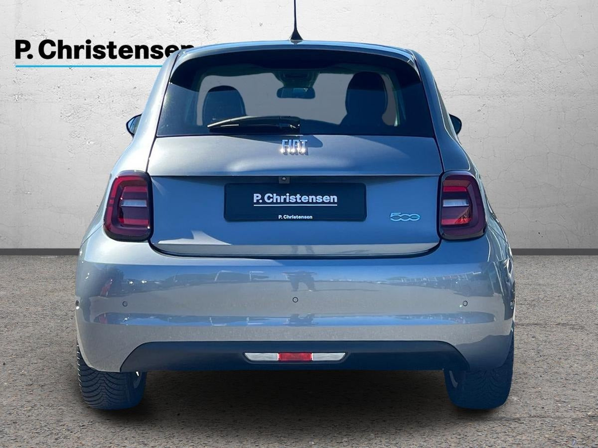 Grå Fiat 500e fra 2021