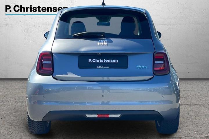 Grå Fiat 500e fra 2021