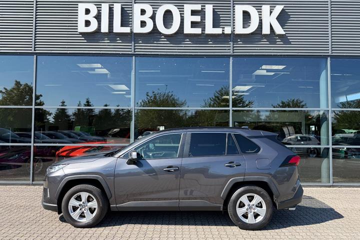 Grå Toyota RAV4 fra 2020