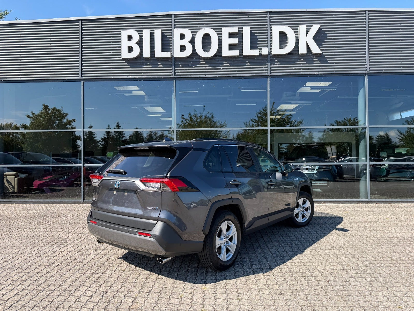 Grå Toyota RAV4 fra 2020