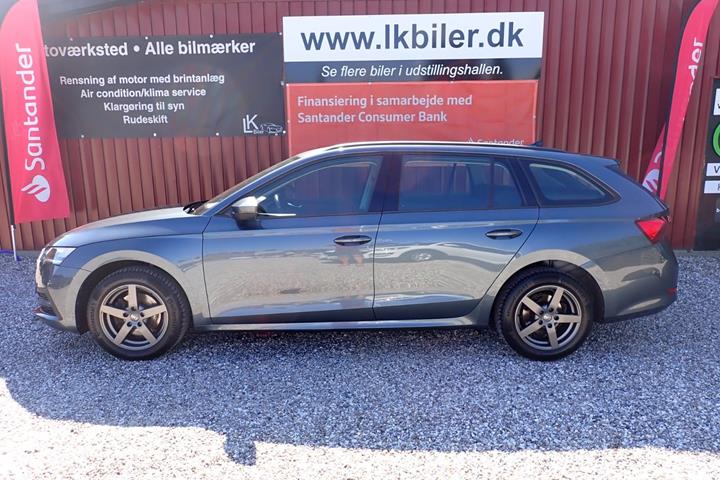 Grå Skoda Octavia fra 2021