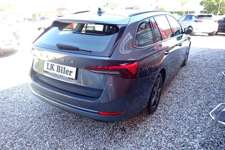 Grå Skoda Octavia fra 2021