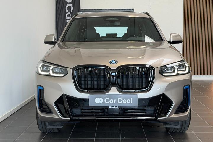 Sølv BMW iX3 fra 2023