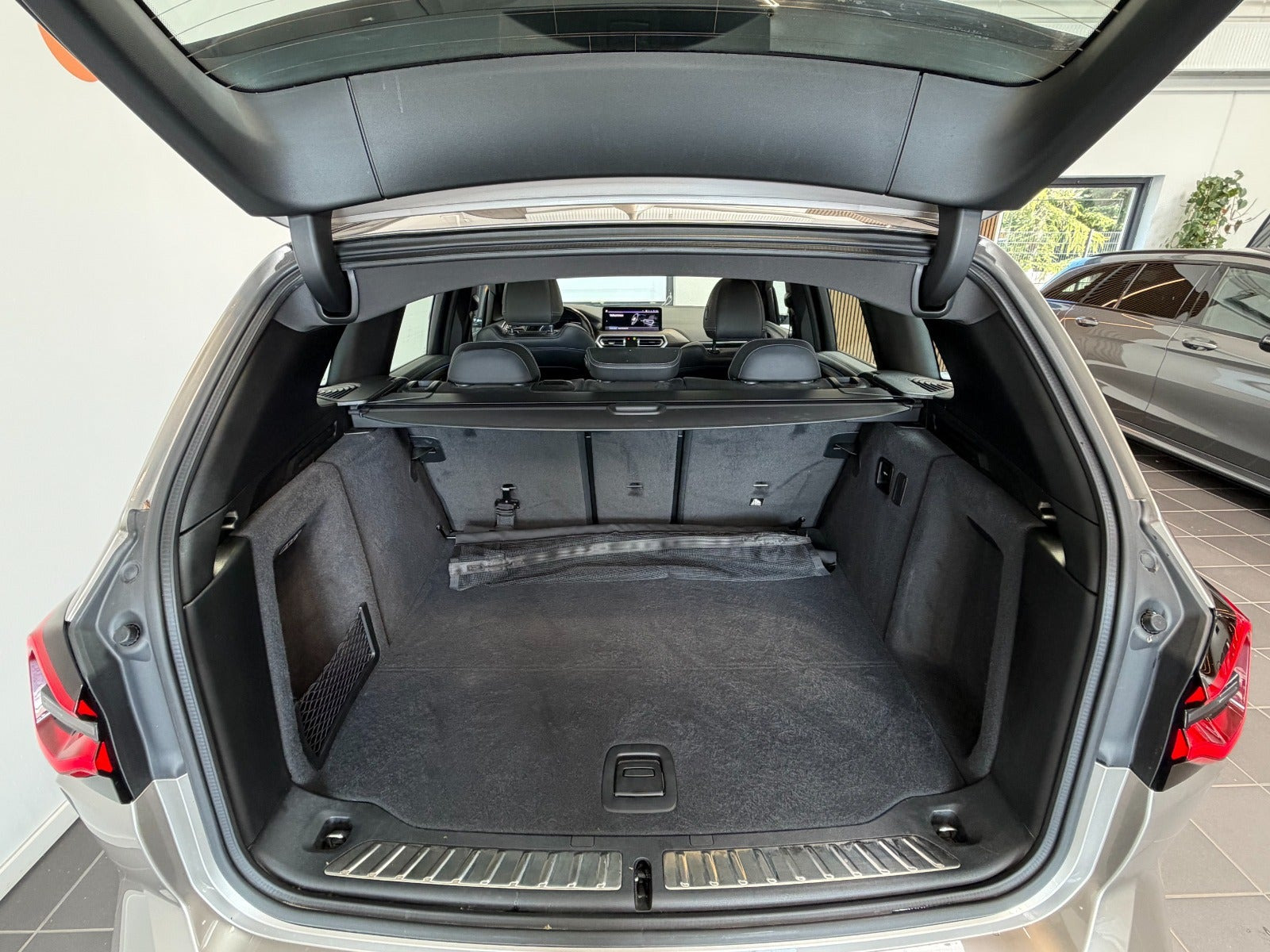Sølv BMW iX3 fra 2023