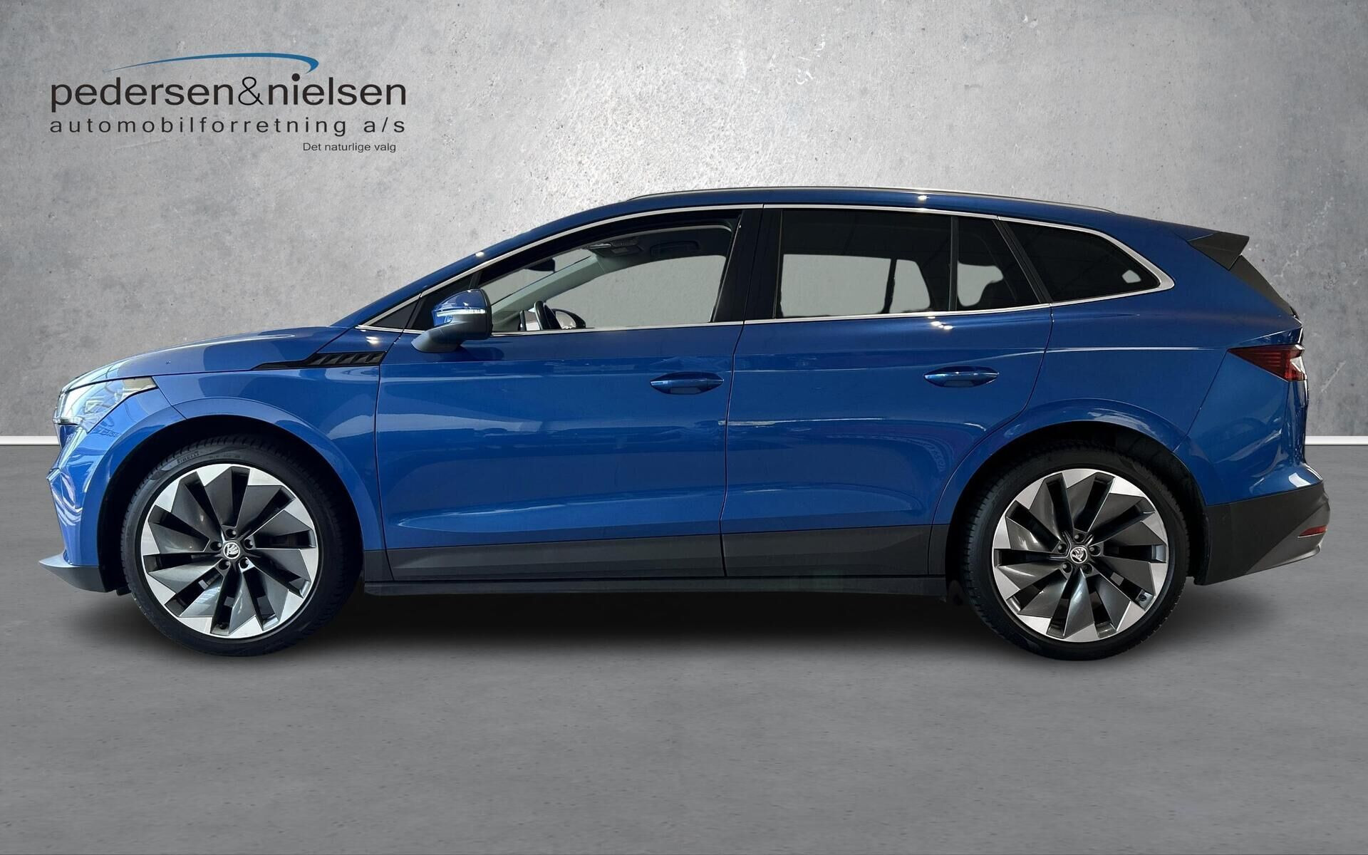 Blå Skoda Enyaq fra 2021