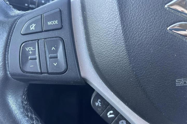 Grå Suzuki S-Cross fra 2021