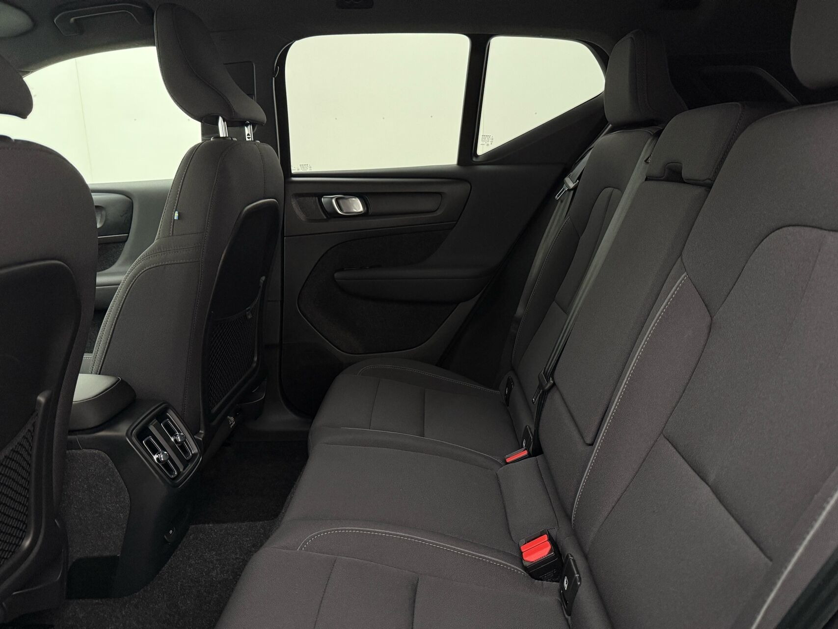 Hvid Volvo XC40 fra 2023