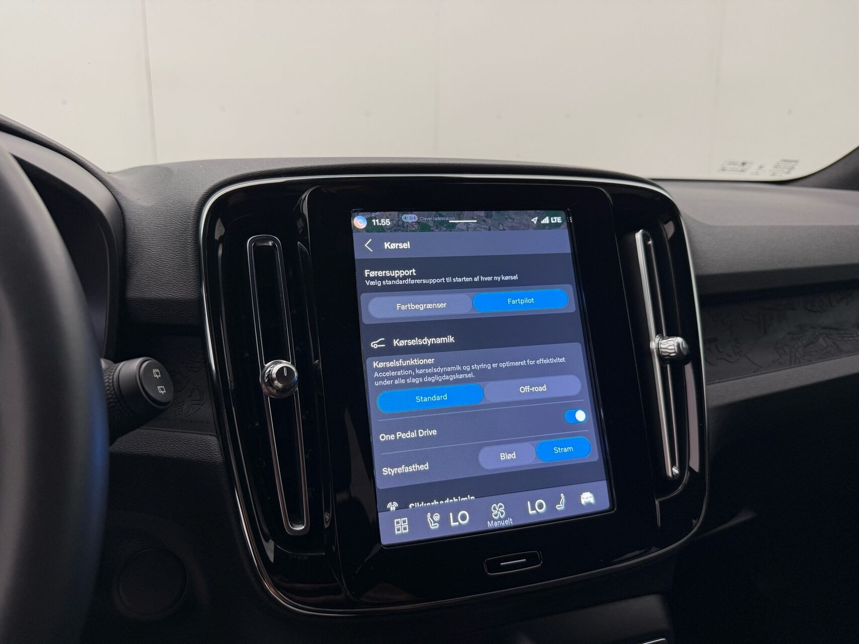 Hvid Volvo XC40 fra 2023