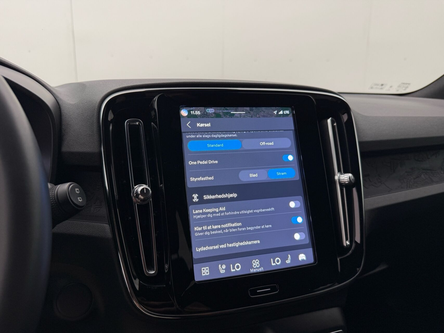 Hvid Volvo XC40 fra 2023