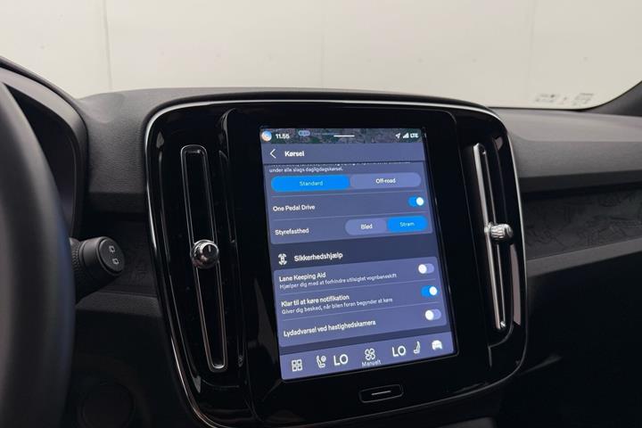 Hvid Volvo XC40 fra 2023