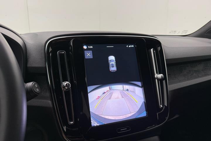 Hvid Volvo XC40 fra 2023