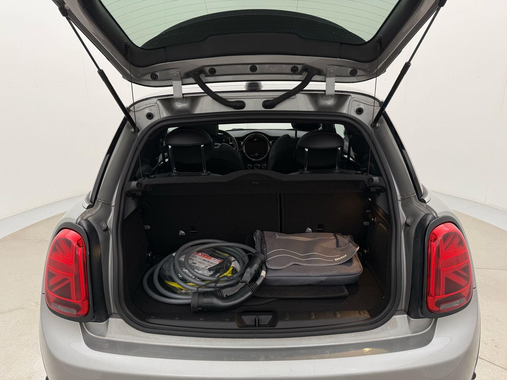 Sølv Mini Cooper fra 2023