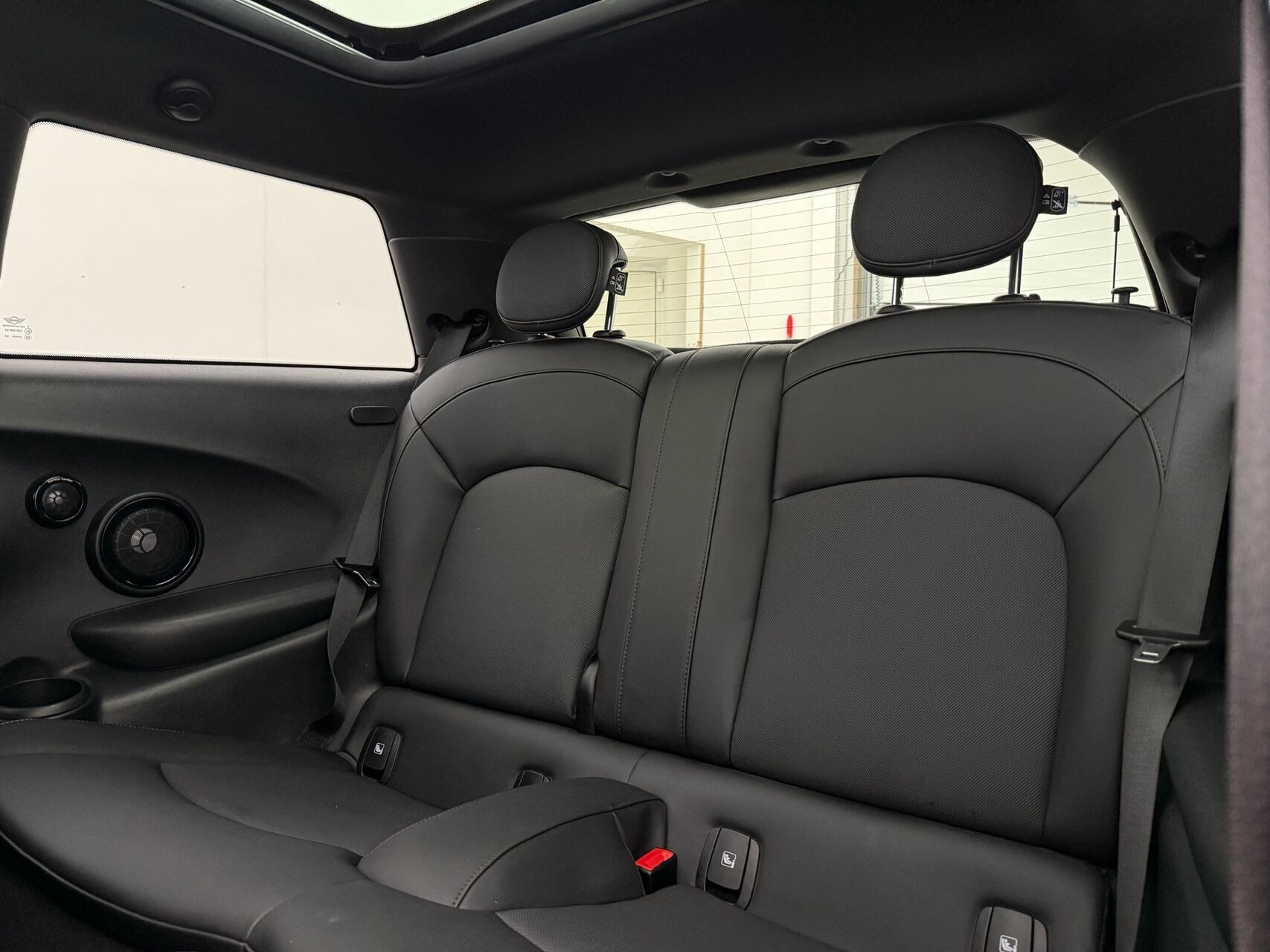 Sølv Mini Cooper fra 2023