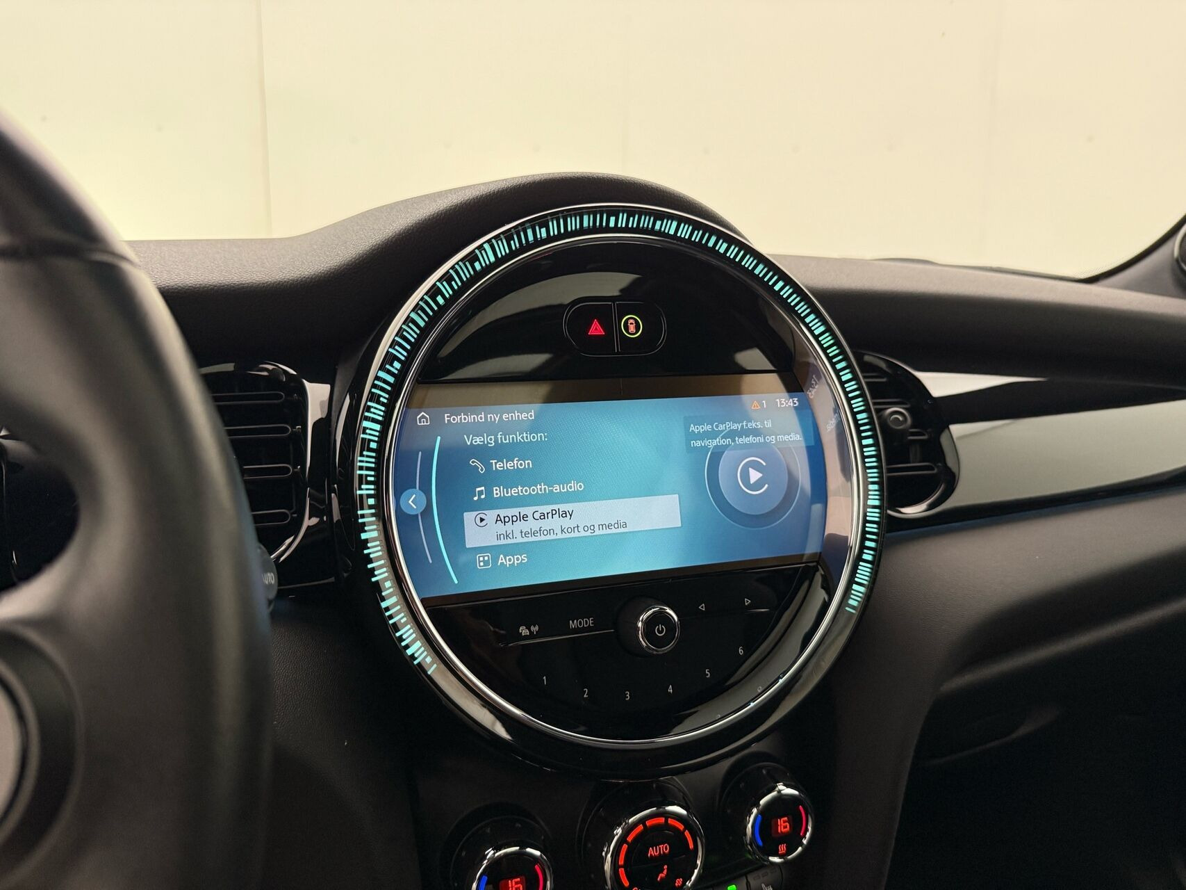 Sølv Mini Cooper fra 2023