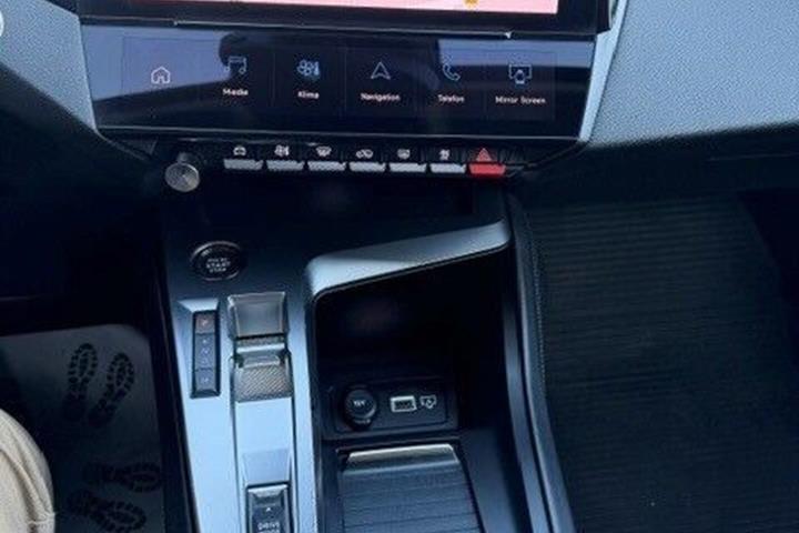 Sort Peugeot 308 fra 2022