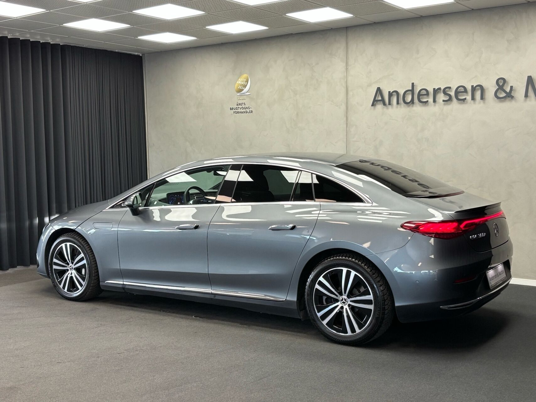 Grå Mercedes EQE 350+ fra 2023