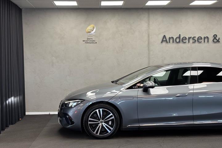 Grå Mercedes EQE 350+ fra 2023