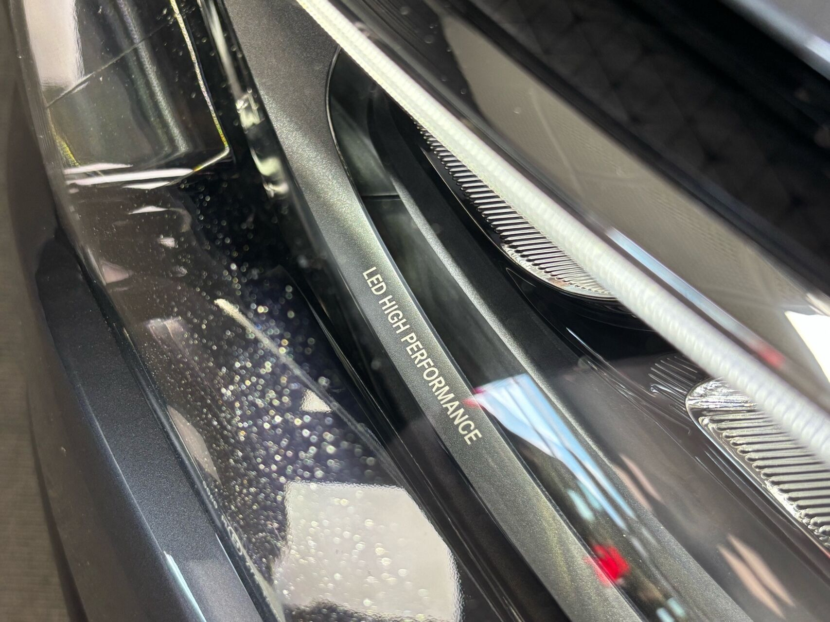 Grå Mercedes EQE 350+ fra 2023