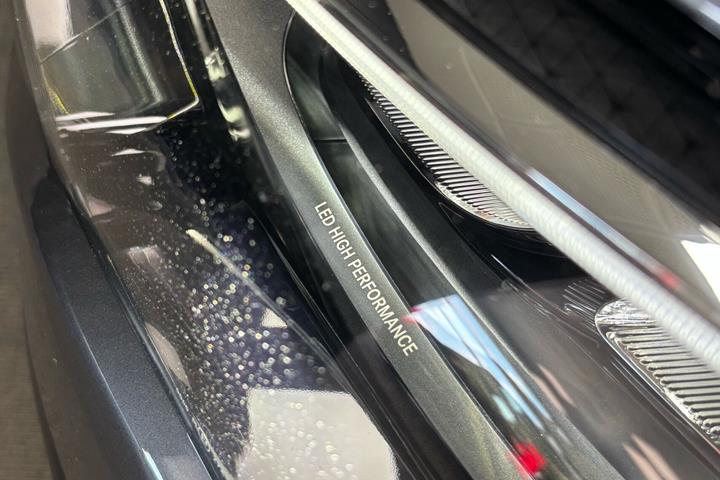 Grå Mercedes EQE 350+ fra 2023