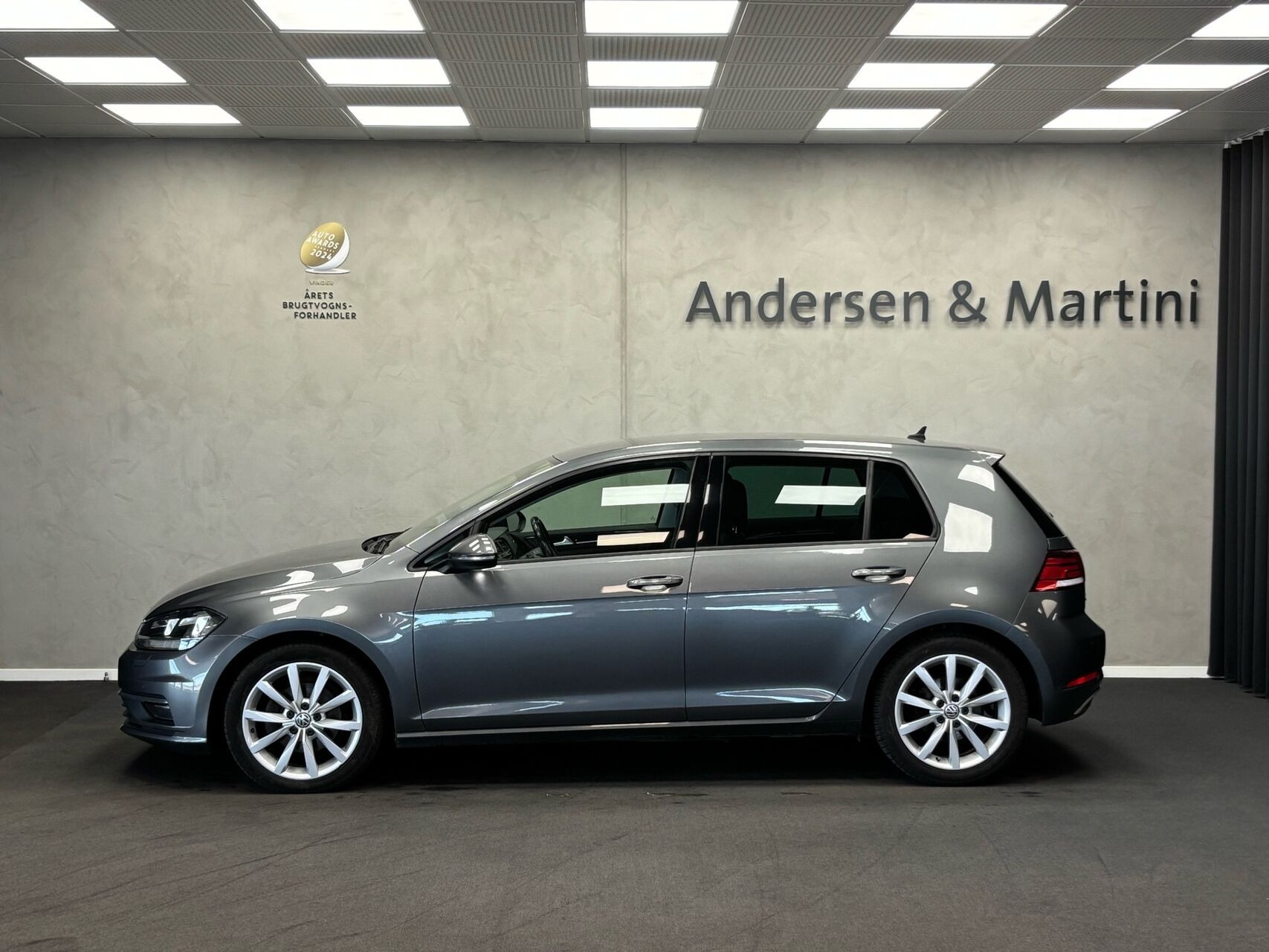 Grå VW Golf fra 2018