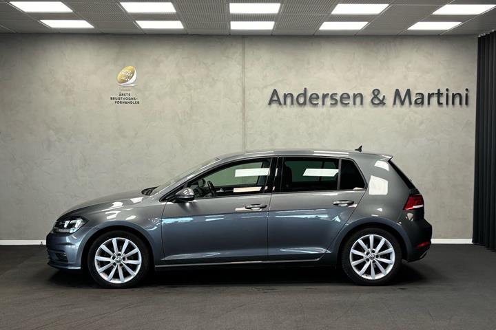 Grå VW Golf fra 2018