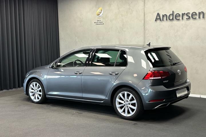 Grå VW Golf fra 2018