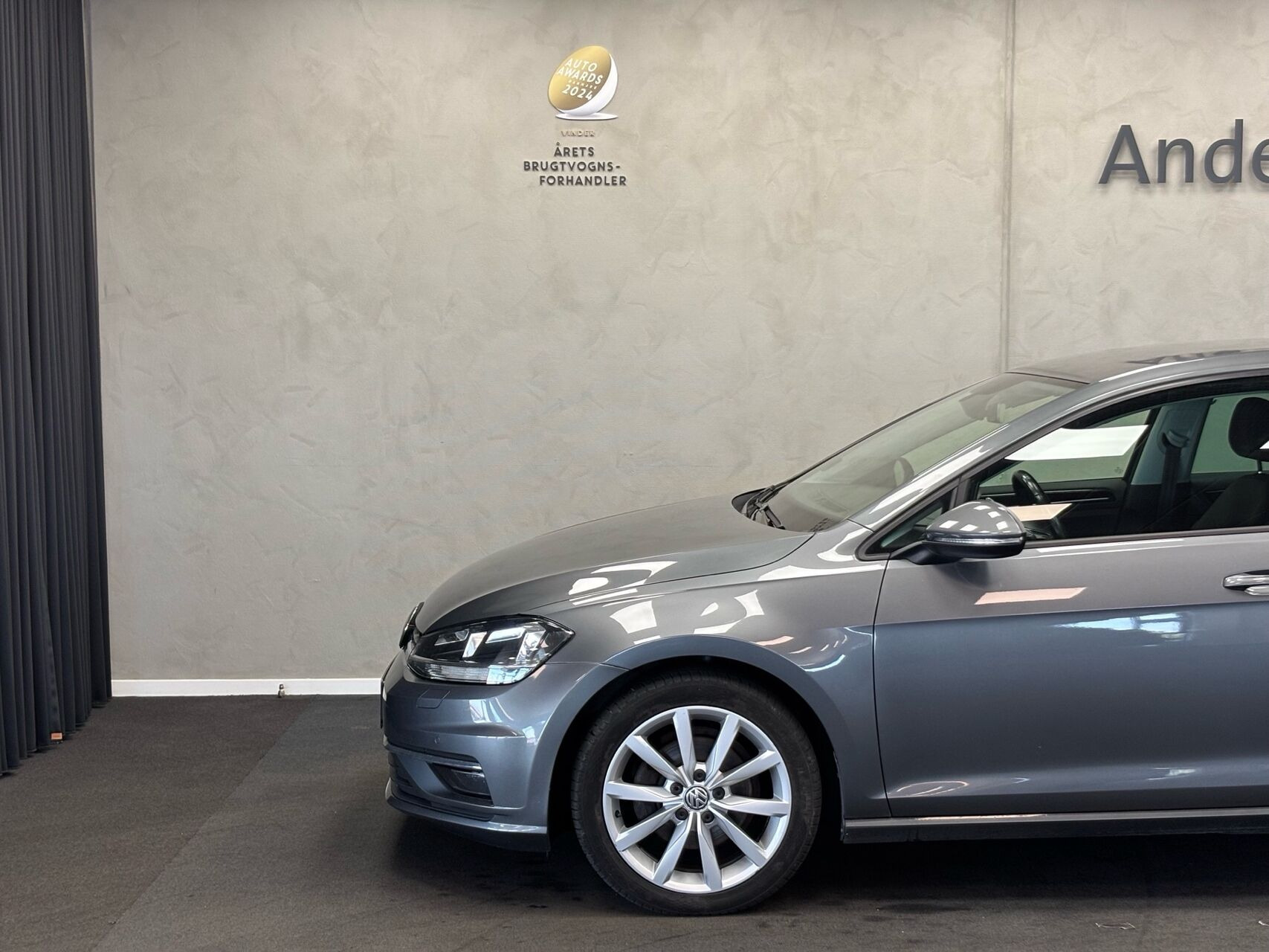 Grå VW Golf fra 2018