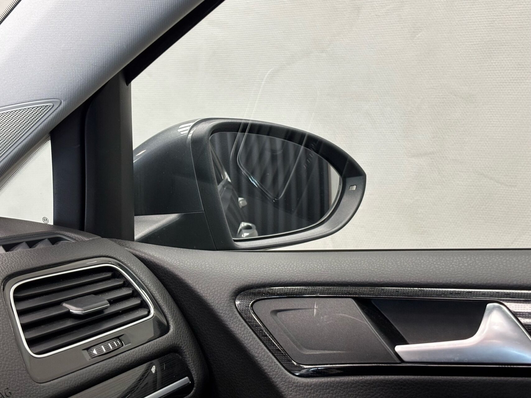 Grå VW Golf fra 2018