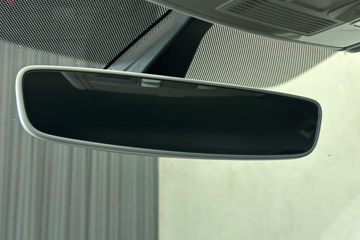 Grå VW Golf fra 2018
