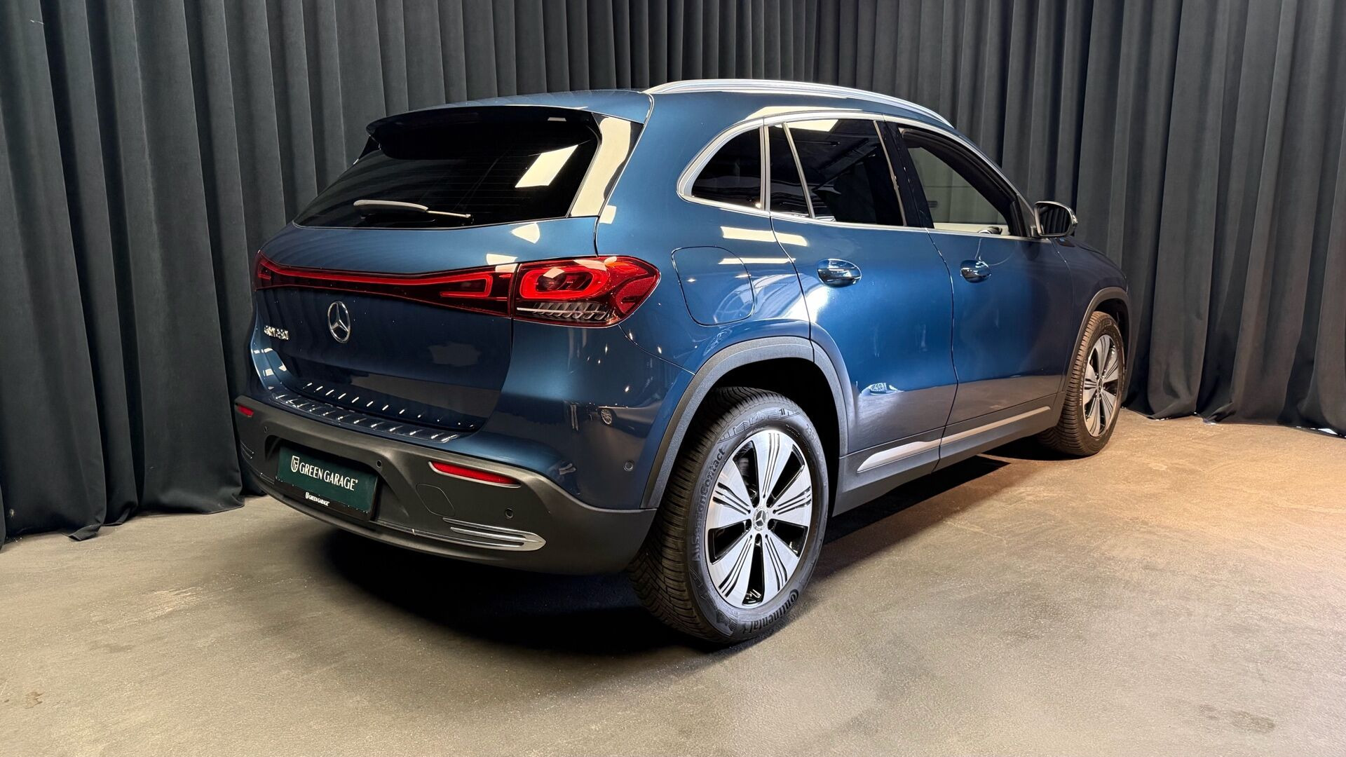 Blå Mercedes EQA 250 fra 2022