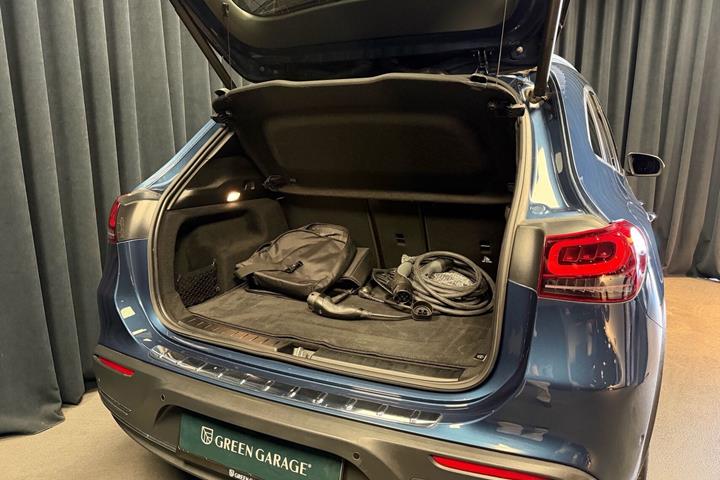 Blå Mercedes EQA 250 fra 2022